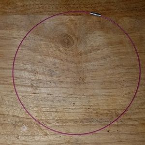 Hot pink twisted wire choker with silver closure.